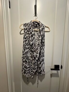 Suzy Shier Black & White Animal-Print Blouse